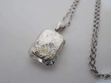 GORGEOUS!! VINTAGE STERLING SILVER LOCKET WITH CHAIN   7,9g   WOW!!