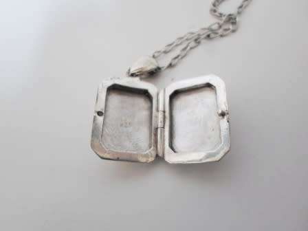 GORGEOUS!! VINTAGE STERLING SILVER LOCKET WITH CHAIN   7,9g   WOW!!