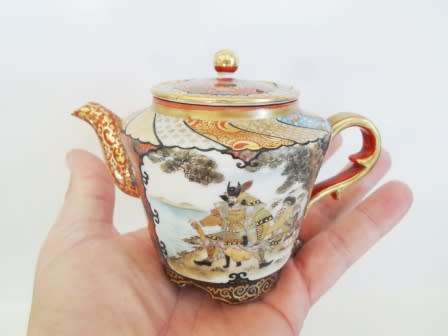 SUPER RARE!! 19TH CENTURY MINIATURE JAPANESE IMPERIAL SATSUMA TEA POT CIRCA 1890's VALUE R3950