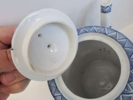BEAUTIFUL!! CHINESE EXPORT BLUE & WHITE TEAPOT CIRCA 1930's WOW!!