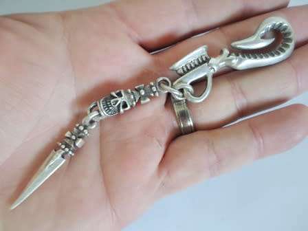 WOW!! AMAZING!! STERLING SILVER BIKERS SKULL AND SPEAR KEY CHAIN  30,7g WOW!!