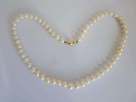 AMAZING!! VINTAGE CULTURED SEA PEARL NECKLACE WITH 9ct GOLD CLASP VALUE R3500 WOW!!