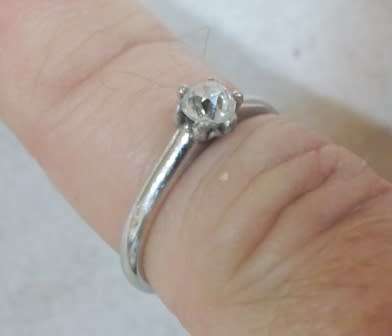VINTAGE VILJOEN JEWELLERS 9ct WHITE GOLD +- 0,20ct OLD CUT DIAMOND RING 1,9g VALUE R3950