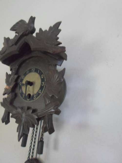WOW!! GORGEOUS MINATURE VINTAGE KEY WIND CUCKOO STYLE CLOCK 100% WORKING WOW!!
