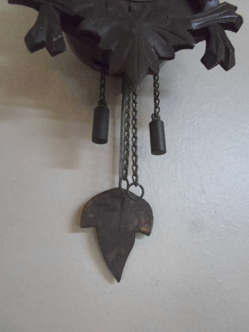 WOW!! GORGEOUS MINATURE VINTAGE KEY WIND CUCKOO STYLE CLOCK 100% WORKING WOW!!