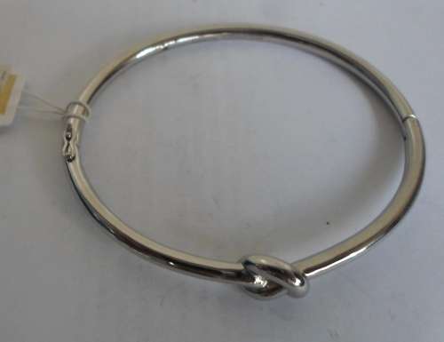 NEW MICHAEL KORS STAINLESS STEEL CLIP BANGLE VALUE R1460 FROM MACY`S NEW YORK WOW!!