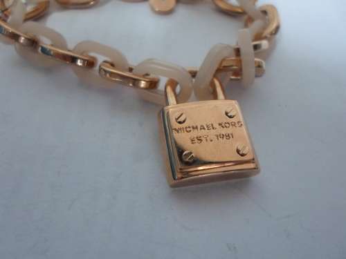 NEW MICHAEL KORS ROSE GOLD PLATED BRACELET VALUE R1750 FROM MACY`S NEW YORK WOW!!