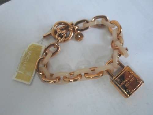 NEW MICHAEL KORS ROSE GOLD PLATED BRACELET VALUE R1750 FROM MACY`S NEW YORK WOW!!