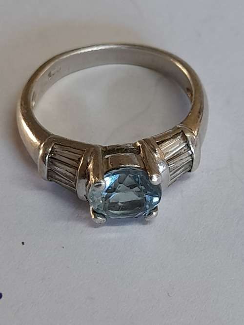 Magnificent sterling silver Aquamarine and cz ring   3,3g Wow!!