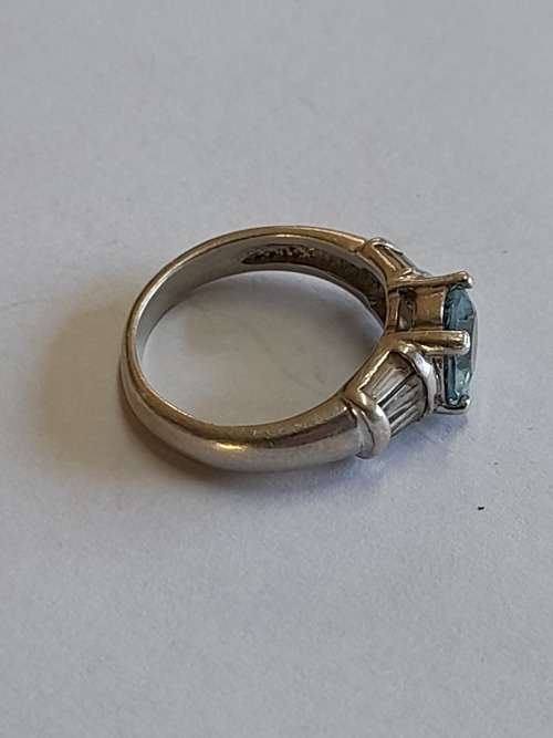 Magnificent sterling silver Aquamarine and cz ring   3,3g Wow!!