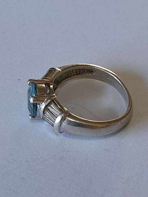 Magnificent sterling silver Aquamarine and cz ring   3,3g Wow!!