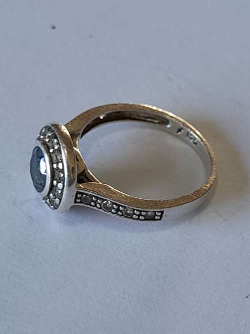 Stunning sterling silver sapphire and cz ring  2,4g  Wow!!
