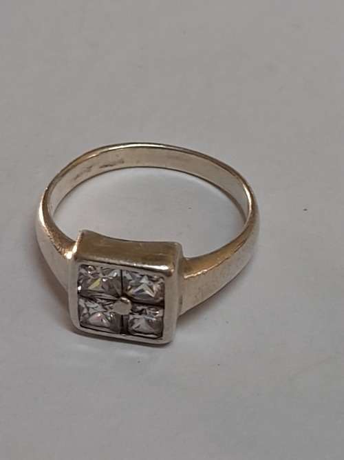Exquisite sterling silver cz ring 4,8g Wow!!