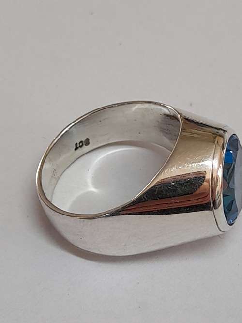 Magnificent!! Large vintage 9ct white gold +-10,00ct blue topaz ring 11,6g value R7500 wow!!