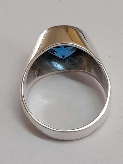 Magnificent!! Large vintage 9ct white gold +-10,00ct blue topaz ring 11,6g value R7500 wow!!