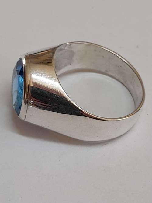 Magnificent!! Large vintage 9ct white gold +-10,00ct blue topaz ring 11,6g value R7500 wow!!