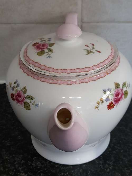 Beautiful!! Vintage Shelley teapot value R1500 wow!!