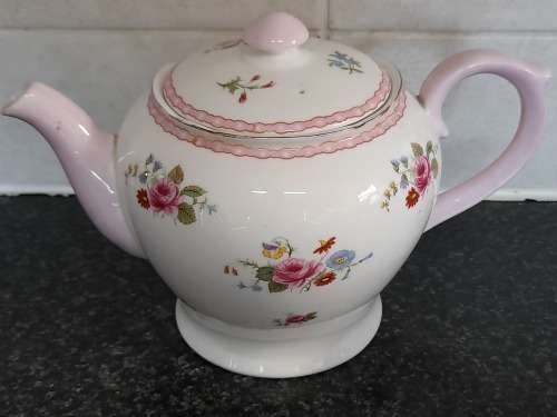 Beautiful!! Vintage Shelley teapot value R1500 wow!!