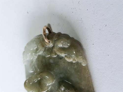 Exquisite!! Large Vintage chinese carved jade and 9ct gold pendant circa 1930`s Wow!!