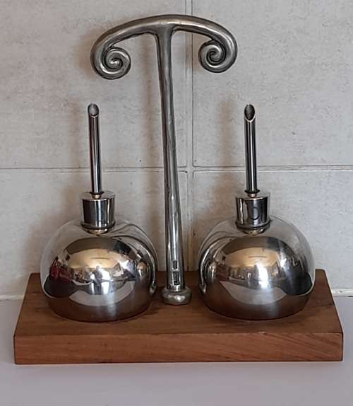 Lovely!! Carrol boyes olive oil and balsamic vinegar stand wow!!