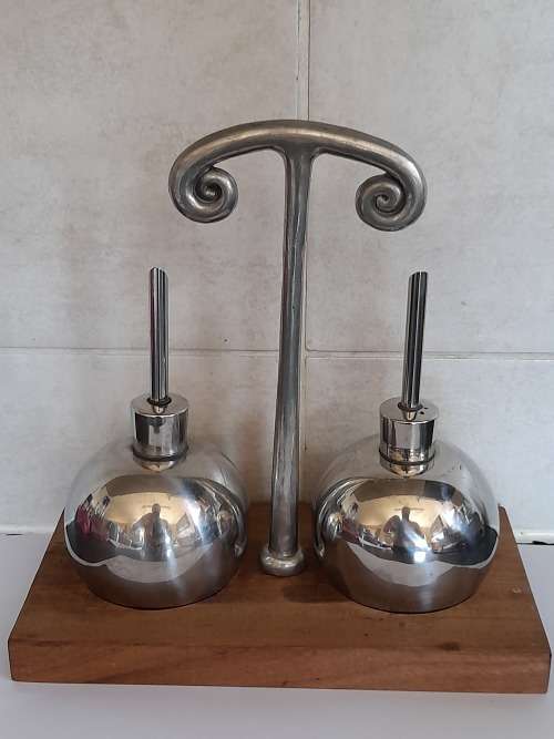 Lovely!! Carrol boyes olive oil and balsamic vinegar stand wow!!