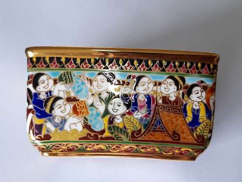 Amazing!! Thai Benjarong 18ct gold hand painted porcelain dish Value R850