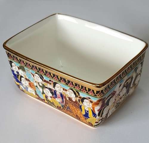 Amazing!! Thai Benjarong 18ct gold hand painted porcelain dish Value R850