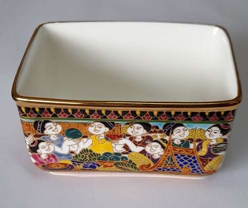 Amazing!! Thai Benjarong 18ct gold hand painted porcelain dish Value R850