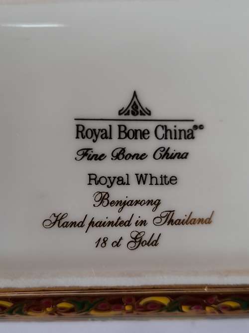 Amazing!! Thai Benjarong 18ct gold hand painted porcelain dish Value R850