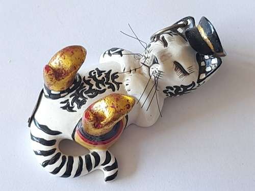 Awesome Tom`s Drag cat figurine