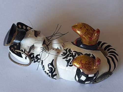 Awesome Tom`s Drag cat figurine