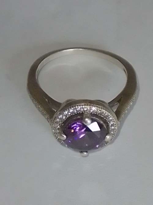 Stunning sterling silver purple stone and cz ring 3.3g size M