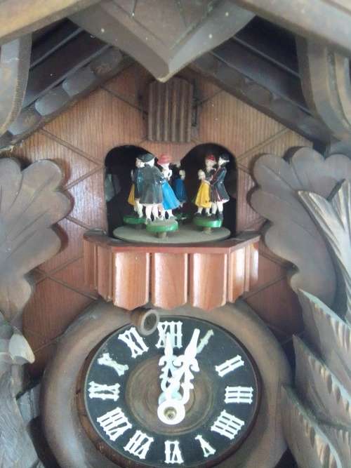 Huge!! Vintage German hunter cuckoo clock with musical dancers Value R6500 wow!!