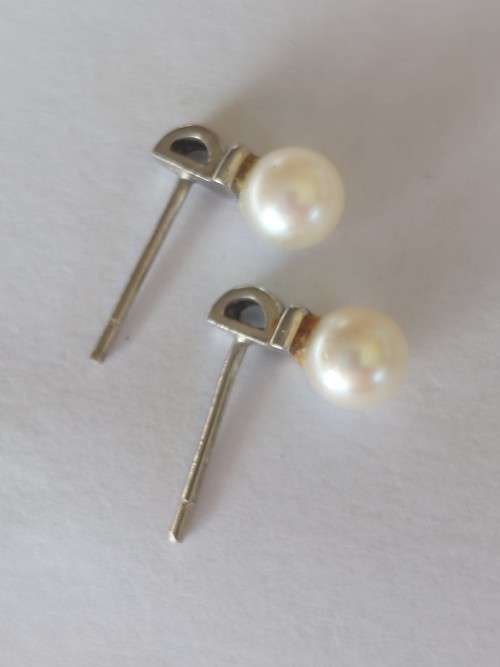 Gorgeous vintage 9ct white gold sea pearl earrings 1,5g stunning!!
