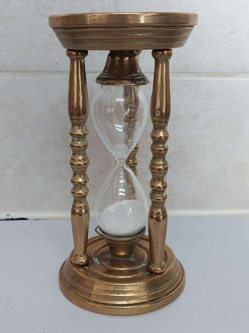 Lovely vintage brass 4min timer glass wow!!