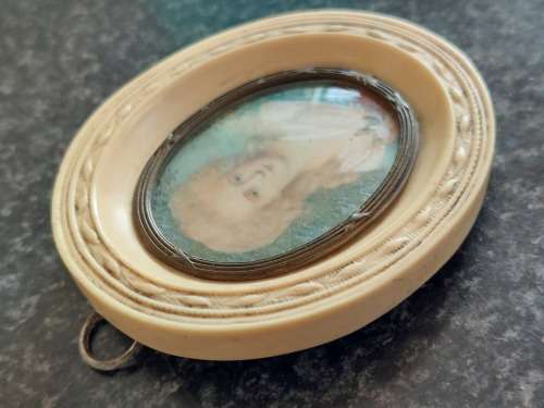 Exquisite!! Signed Edwardian miniature portrait 50 x 40mm stunning!!
