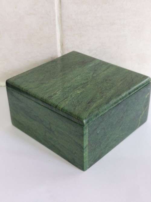 Awesome vintage Verdite stone trinket box wow!!