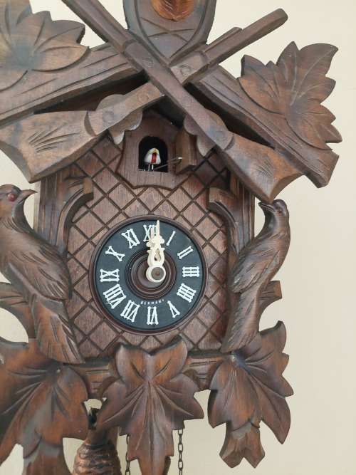 Vintage hunter cuckoo clock 100% working amazing condition!!