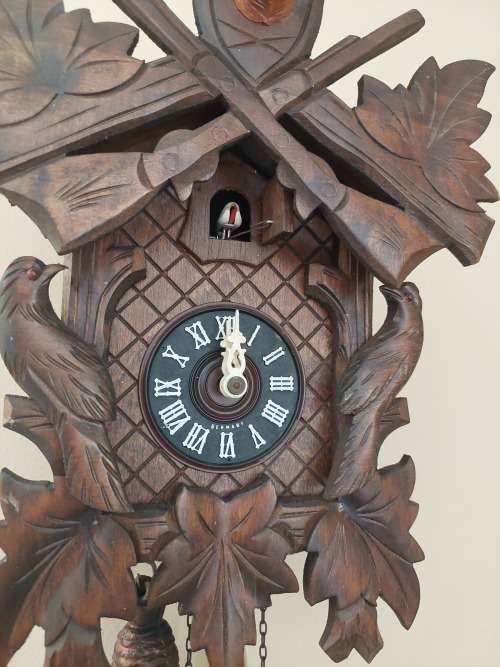 Vintage hunter cuckoo clock 100% working amazing condition!!
