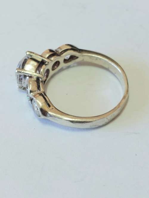 Gorgeous sterling silver white topaz and cz ring 3.9g wow!!