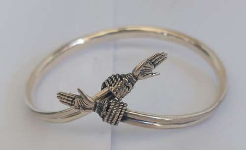 Amazing vintage crossed hands sterling silver bangle 11,1g