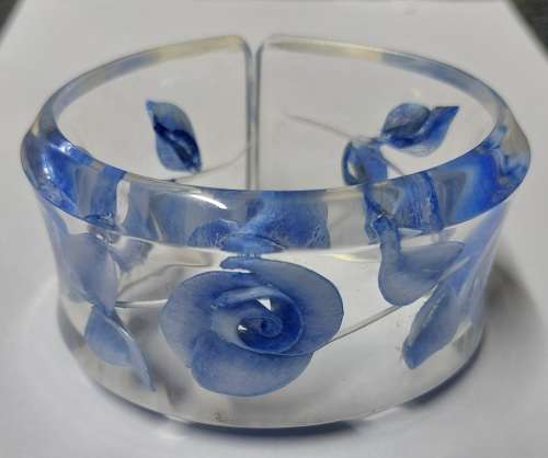 Rare Large 1980`s Jose Cotel Paris reverse carved lucite bangle Value R2800