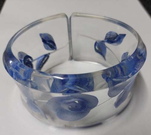 Rare Large 1980`s Jose Cotel Paris reverse carved lucite bangle Value R2800