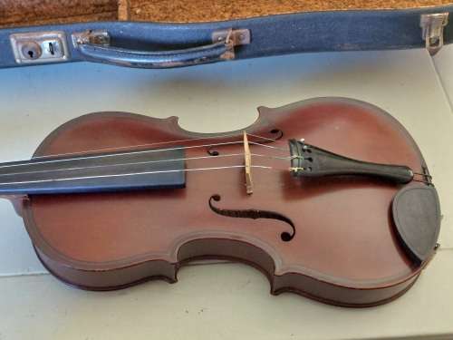 Amazing!! Caspar da solo 1575 violin with case & extras  Value R15000