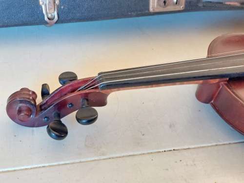 Amazing!! Caspar da solo 1575 violin with case & extras  Value R15000