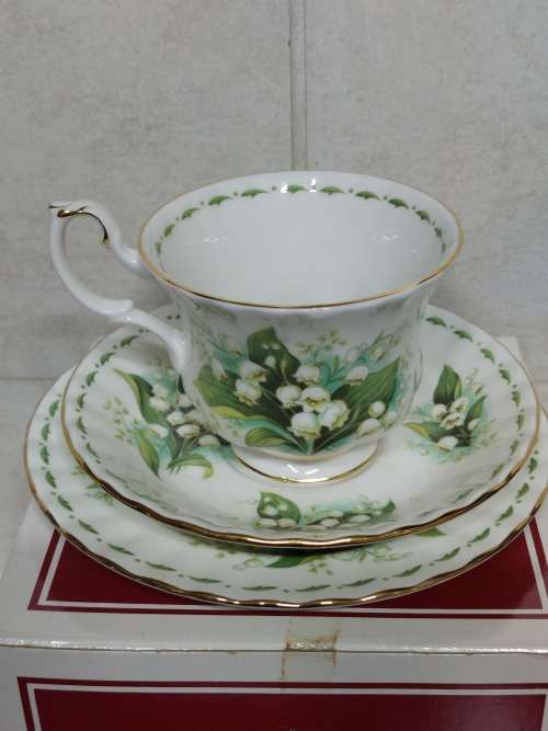 1970`s Royal Albert `May` months of the year trio mint in box Value R1200
