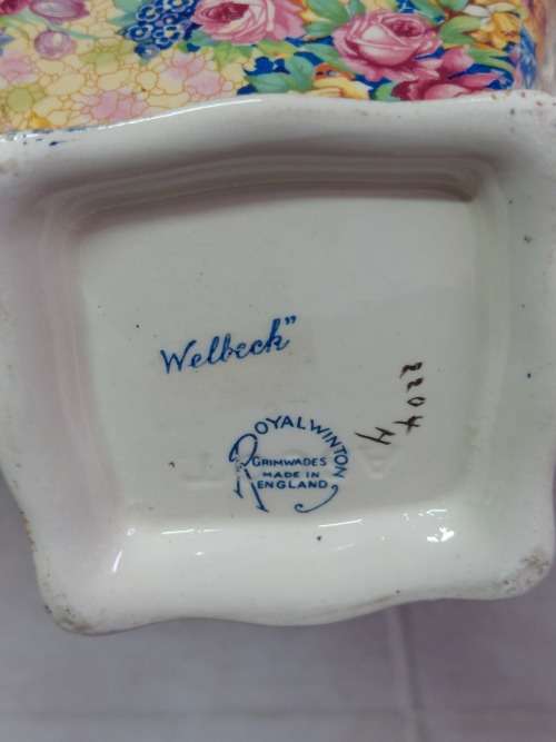 Wow!! 1930`s Royal Winton Welbeck chintz teapot & stand Value R2500