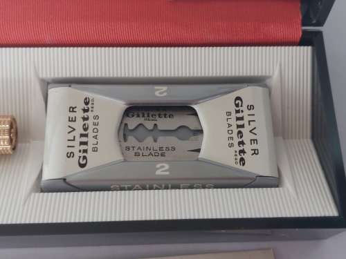 Rare!! MINT in box Gillette Aristocrat Value R7500