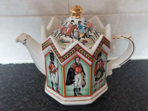 Wow!! Vintage Sadler battle of Waterloo tea pot Value R950