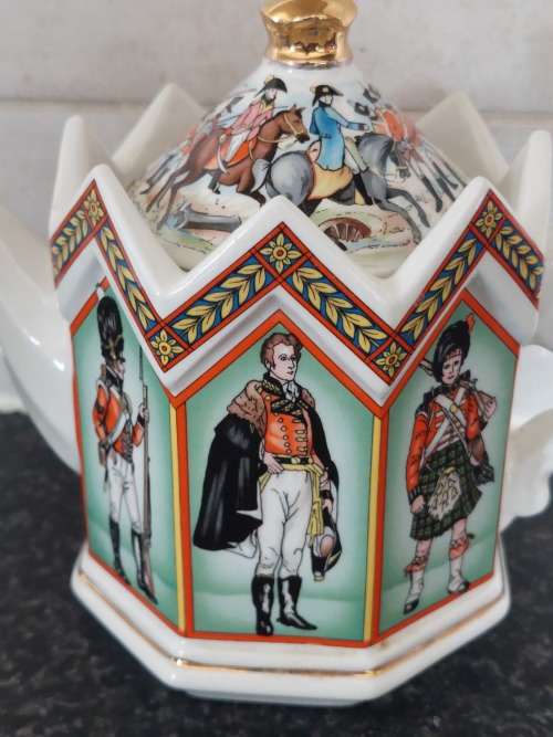 Wow!! Vintage Sadler battle of Waterloo tea pot Value R950